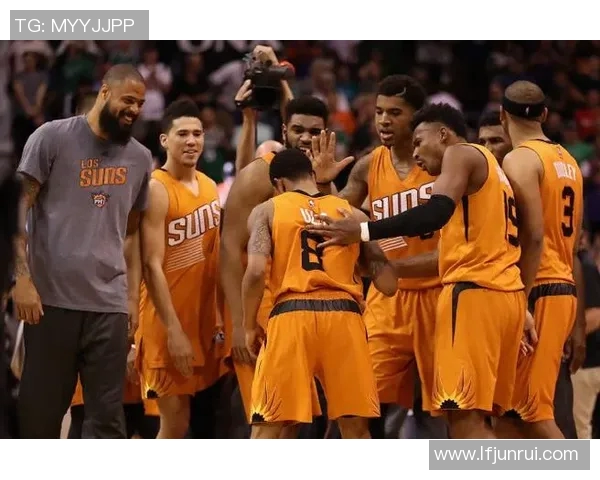 昔日恩怨再现！布克与老队友狭路相逢